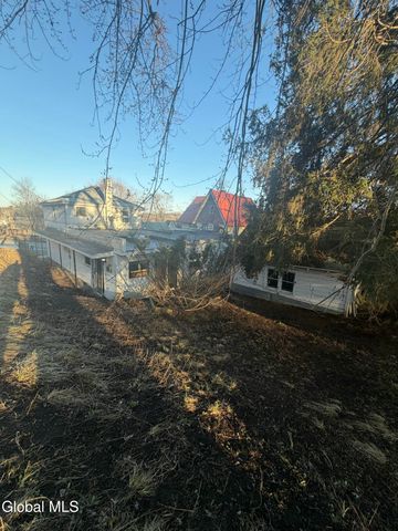 27 N McNab Avenue, Gloversville, NY 12078