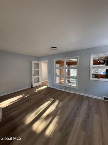 27 N McNab Avenue, Gloversville, NY 12078