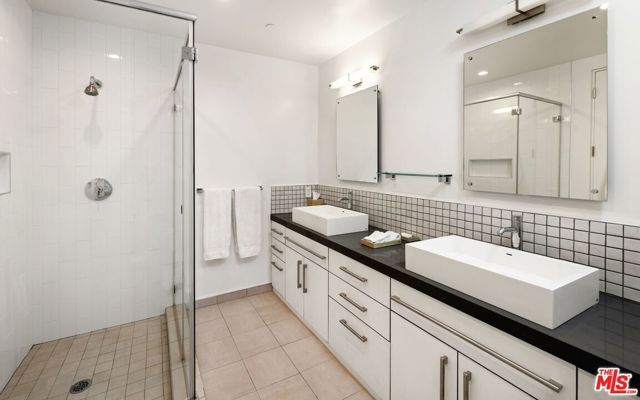 928 N Croft Avenue 301, Los Angeles, CA 90069