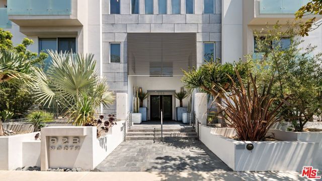 928 N Croft Avenue 301, Los Angeles, CA 90069