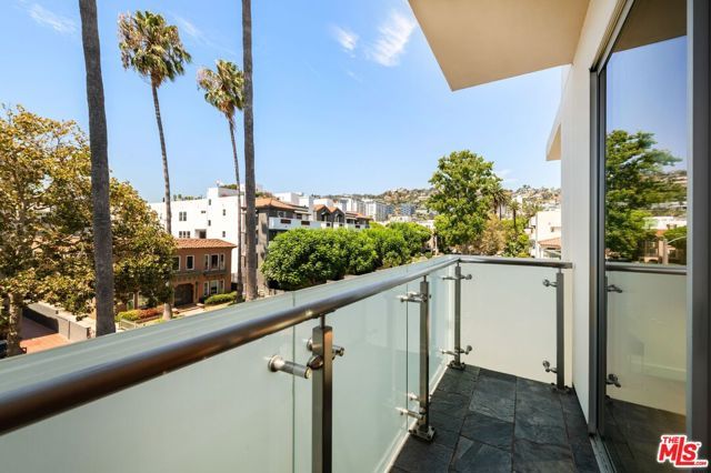 928 N Croft Avenue 301, Los Angeles, CA 90069