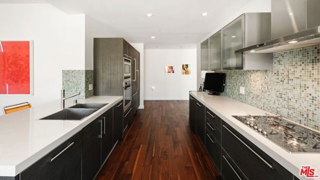 928 N Croft Avenue 301, Los Angeles, CA 90069