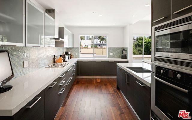 928 N Croft Avenue 301, Los Angeles, CA 90069