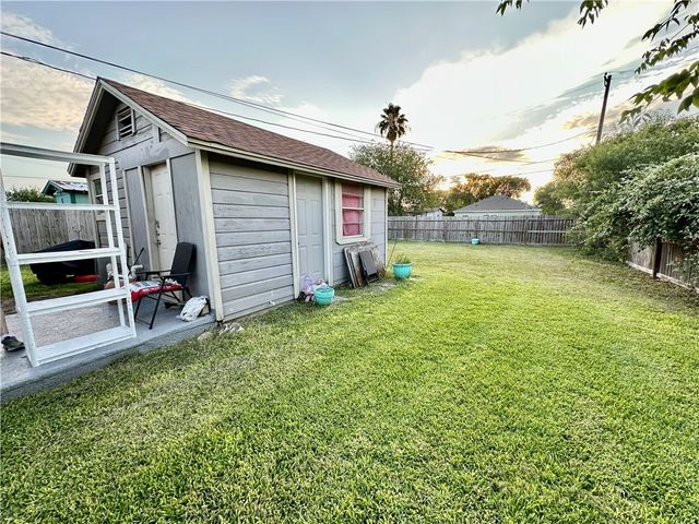 2695 Avenue I, Ingleside, TX 78362