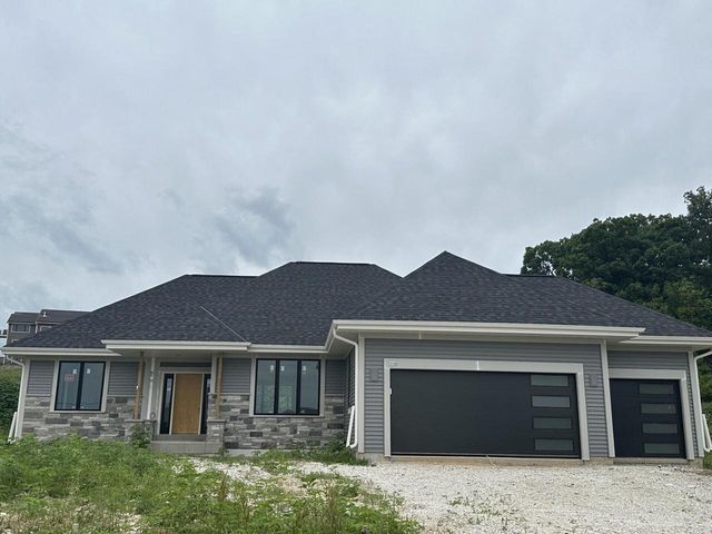 110 Retzer View COURT, Waukesha, WI 53188