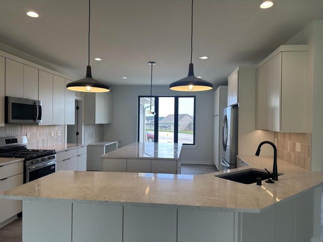 110 Retzer View COURT, Waukesha, WI 53188