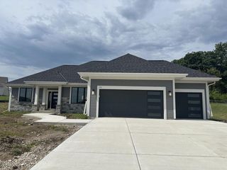 110 Retzer View COURT, Waukesha, WI 53188