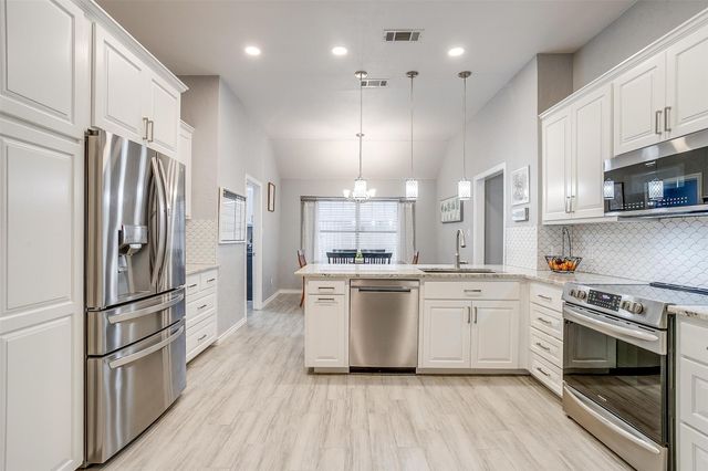 105 Shorewood Place, Joshua, TX 76058