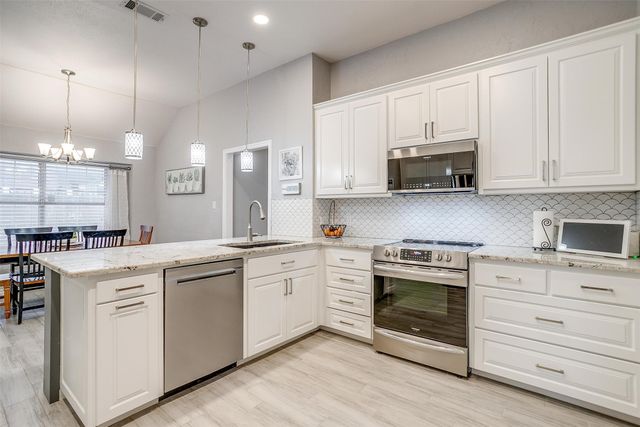 105 Shorewood Place, Joshua, TX 76058