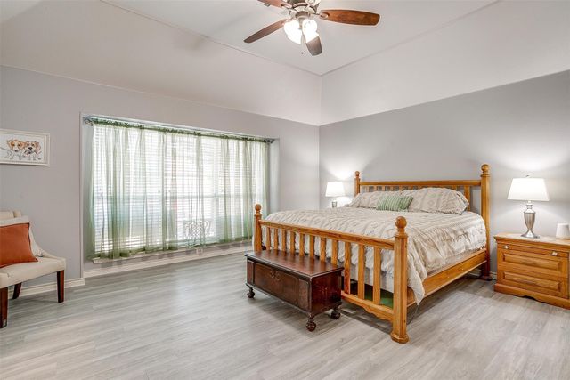 105 Shorewood Place, Joshua, TX 76058