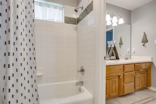 105 Shorewood Place, Joshua, TX 76058