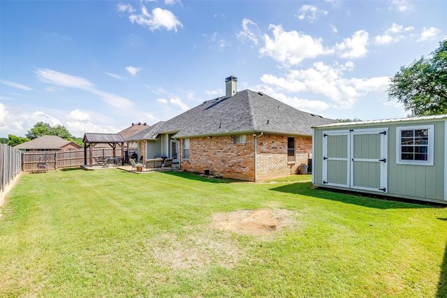 105 Shorewood Place, Joshua, TX 76058