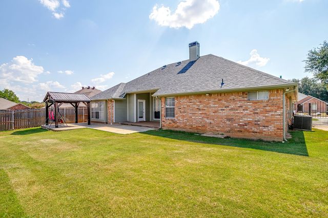 105 Shorewood Place, Joshua, TX 76058