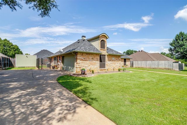 105 Shorewood Place, Joshua, TX 76058