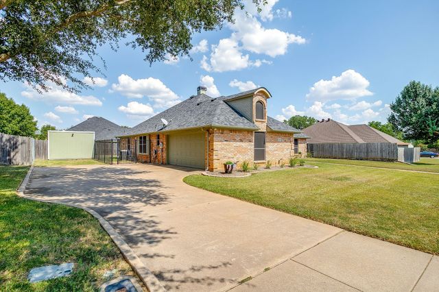 105 Shorewood Place, Joshua, TX 76058