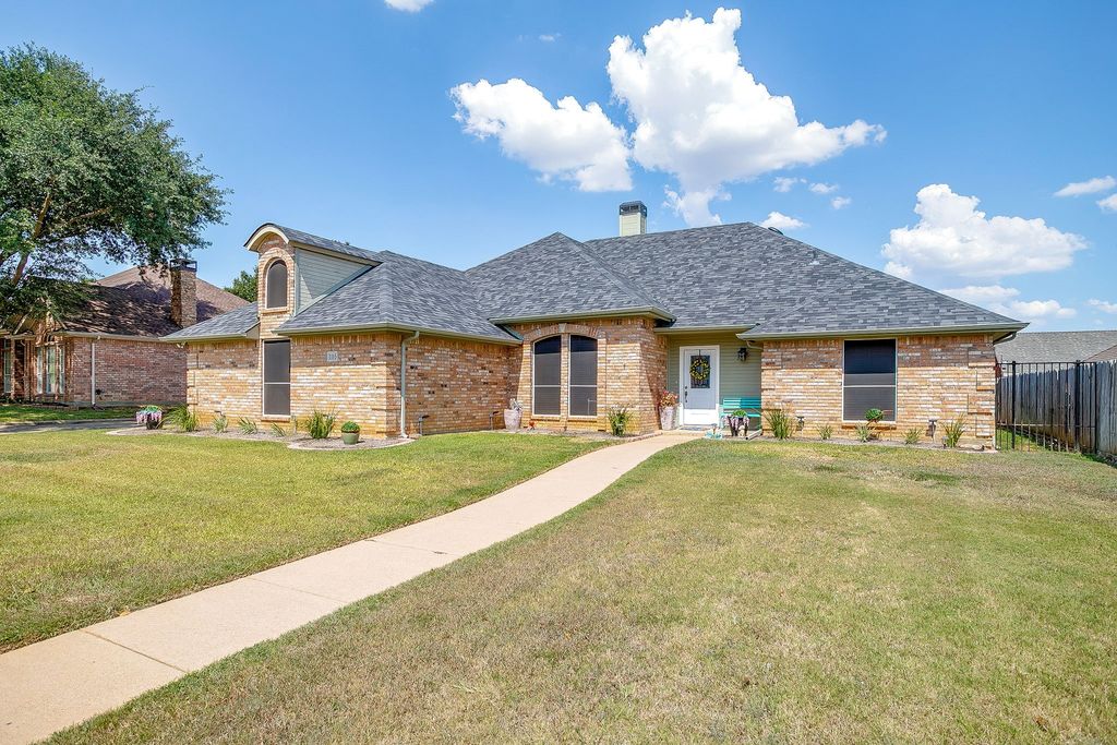 105 Shorewood Place, Joshua, TX 76058