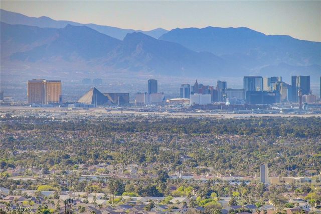 455 Tranquil Peak Court, Henderson, NV 89012