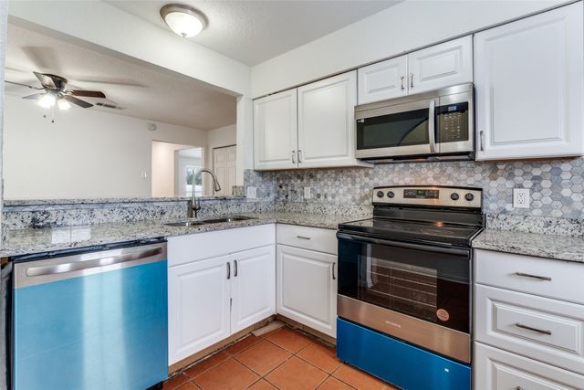 1402 S Carrier Parkway 110, Grand Prairie, TX 75051