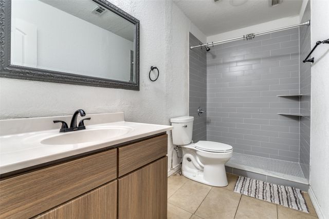 1402 S Carrier Parkway 110, Grand Prairie, TX 75051