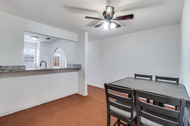 1402 S Carrier Parkway 110, Grand Prairie, TX 75051