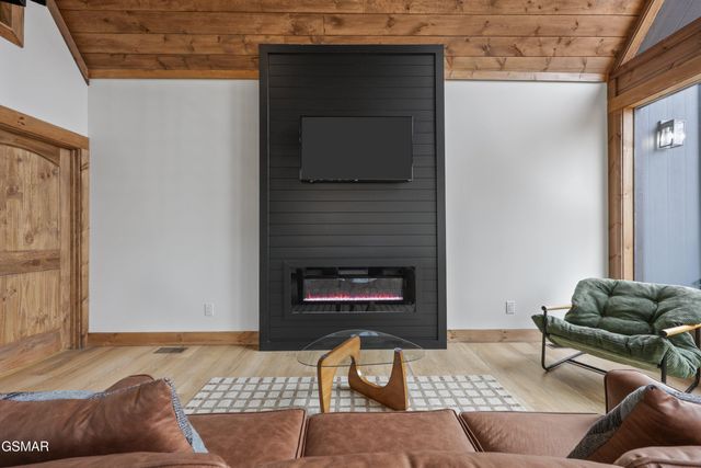 216 Braydens Way, Gatlinburg, TN 37738