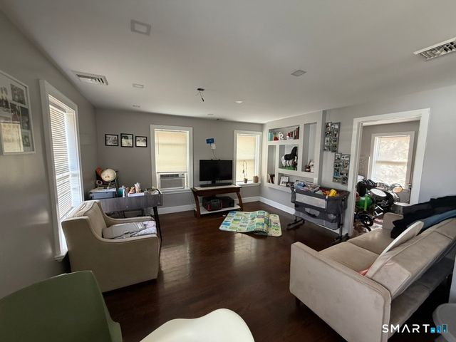 2964 State Street, Hamden, CT 06517