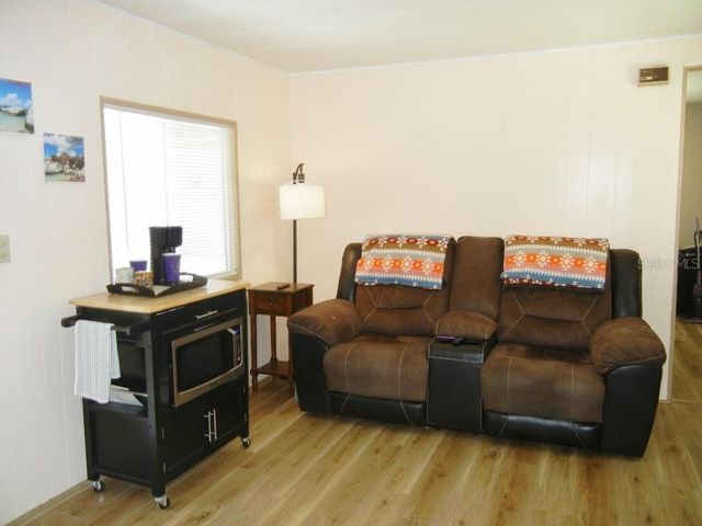 212 RUE DE PONT, Tavares, FL 32778