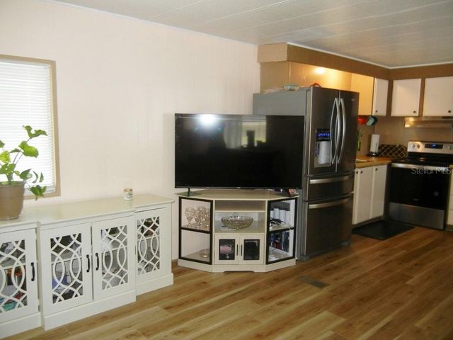 212 RUE DE PONT, Tavares, FL 32778