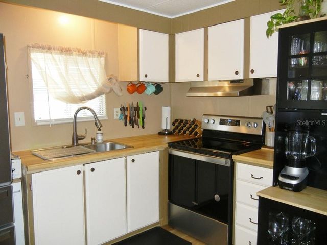 212 RUE DE PONT, Tavares, FL 32778