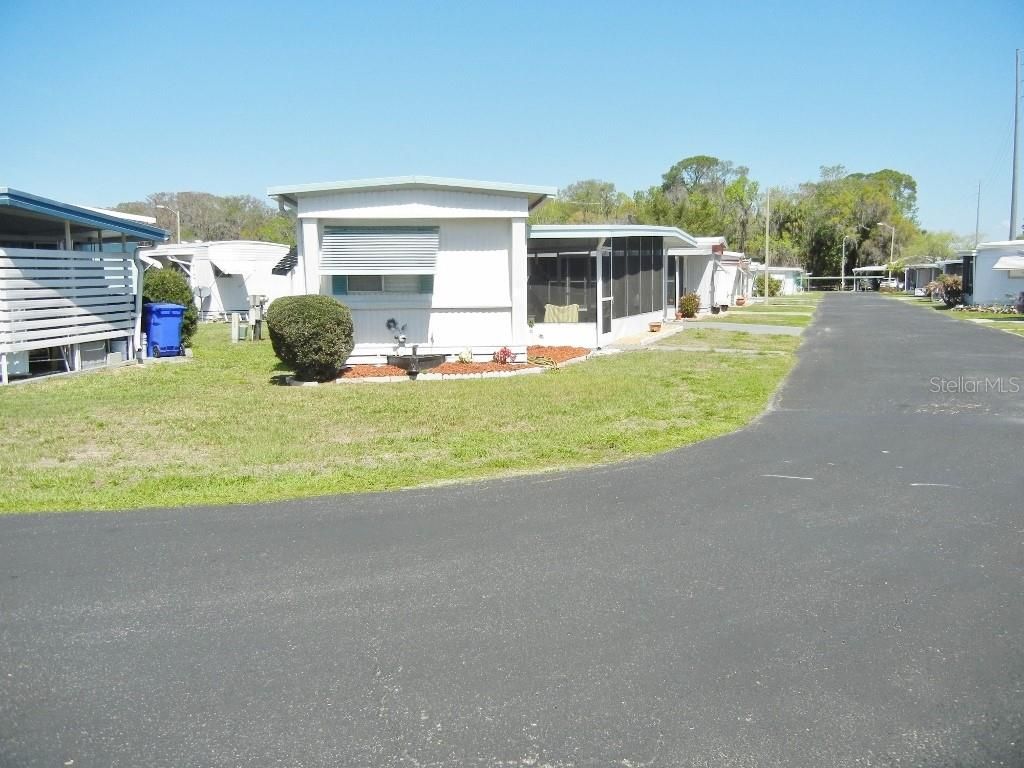 Image 1 of property listing at 212 RUE DE PONT, Tavares, FL 32778