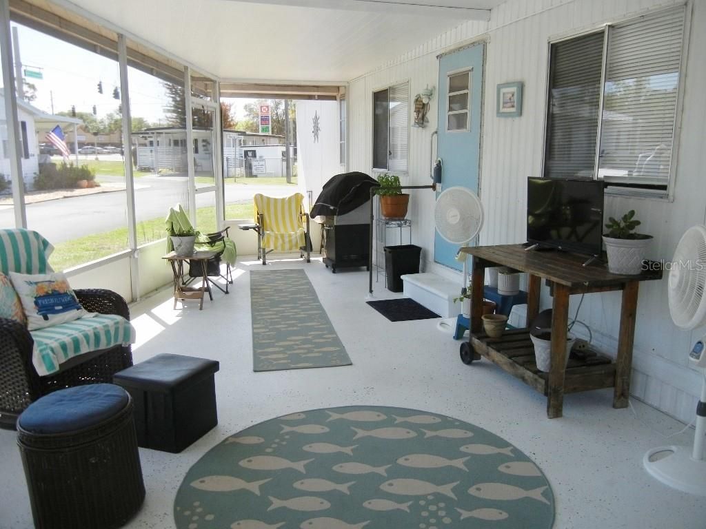 Image 4 of property listing at 212 RUE DE PONT, Tavares, FL 32778