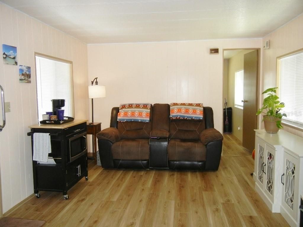 Image 10 of property listing at 212 RUE DE PONT, Tavares, FL 32778