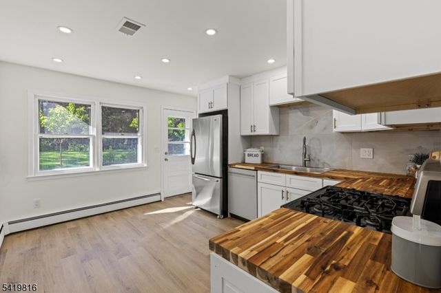 28 Deer Run Dr, Montgomery Twp., NJ 08502