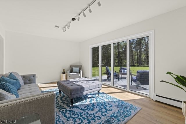 28 Deer Run Dr, Montgomery Twp., NJ 08502