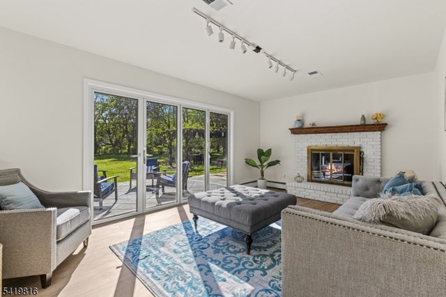 28 Deer Run Dr, Montgomery Twp., NJ 08502