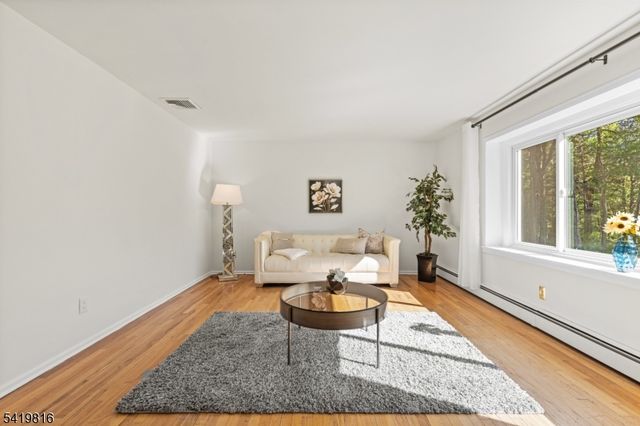 28 Deer Run Dr, Montgomery Twp., NJ 08502