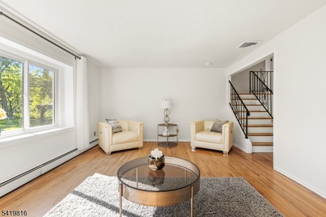 28 Deer Run Dr, Montgomery Twp., NJ 08502