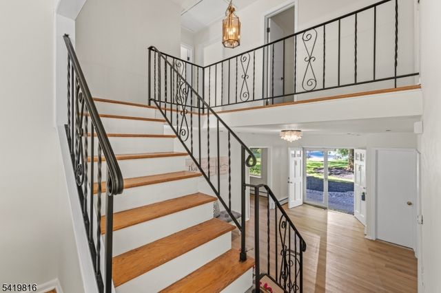 28 Deer Run Dr, Montgomery Twp., NJ 08502