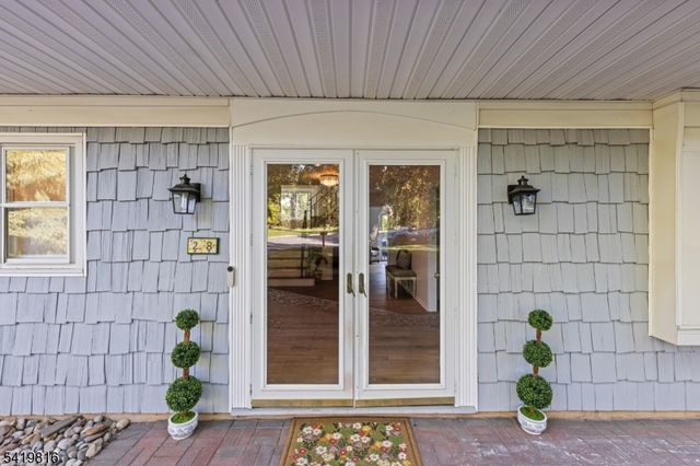 28 Deer Run Dr, Montgomery Twp., NJ 08502