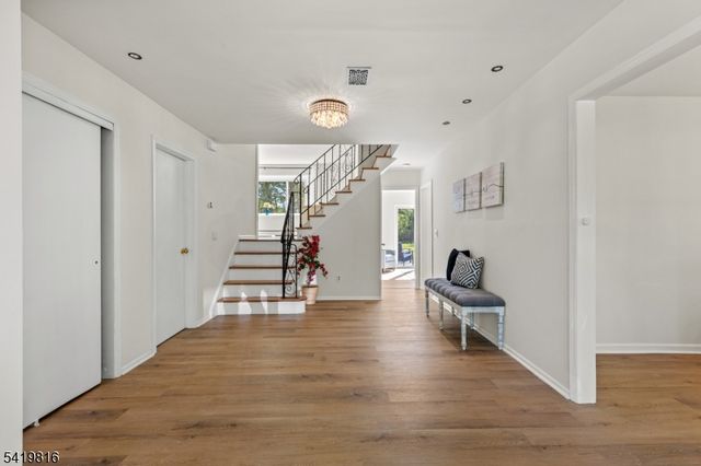 28 Deer Run Dr, Montgomery Twp., NJ 08502