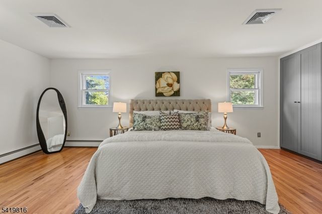 28 Deer Run Dr, Montgomery Twp., NJ 08502