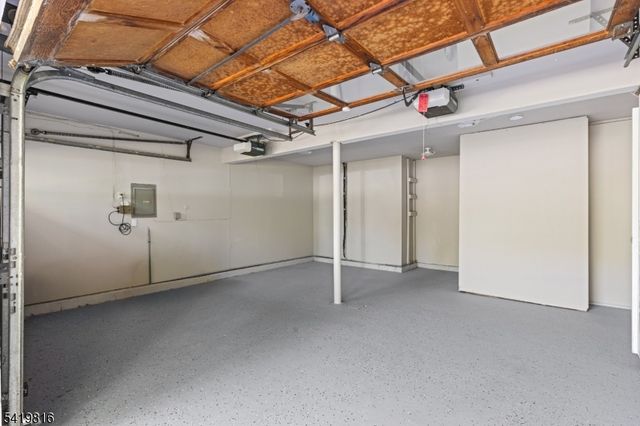 28 Deer Run Dr, Montgomery Twp., NJ 08502