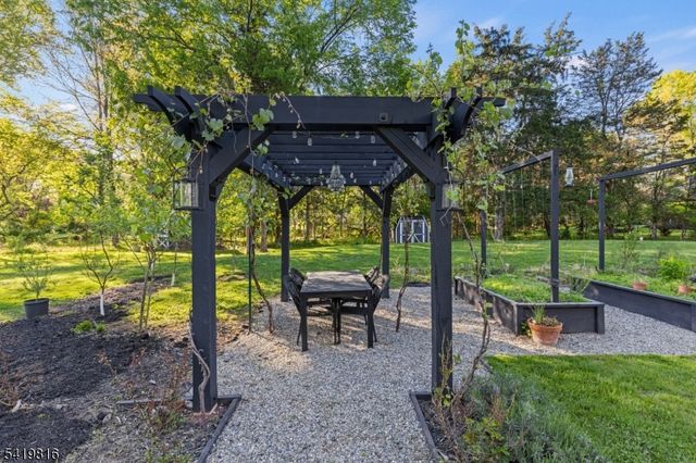 28 Deer Run Dr, Montgomery Twp., NJ 08502