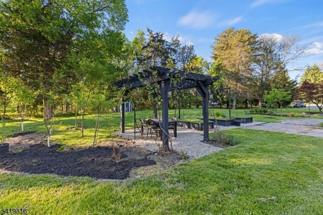 28 Deer Run Dr, Montgomery Twp., NJ 08502