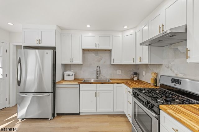 28 Deer Run Dr, Montgomery Twp., NJ 08502