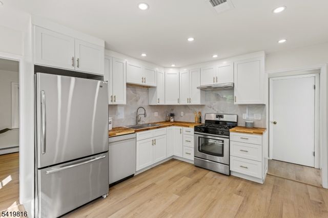 28 Deer Run Dr, Montgomery Twp., NJ 08502