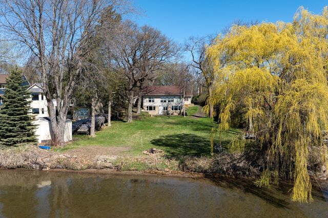 6617 N Shore Trail N, Forest Lake, MN 55025