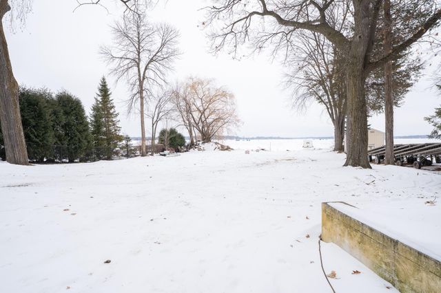 6617 N Shore Trail N, Forest Lake, MN 55025