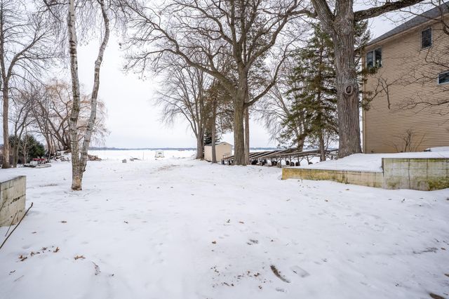 6617 N Shore Trail N, Forest Lake, MN 55025