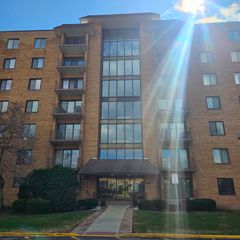 1717 W CRYSTAL Lane 310, Mount Prospect, IL 60056